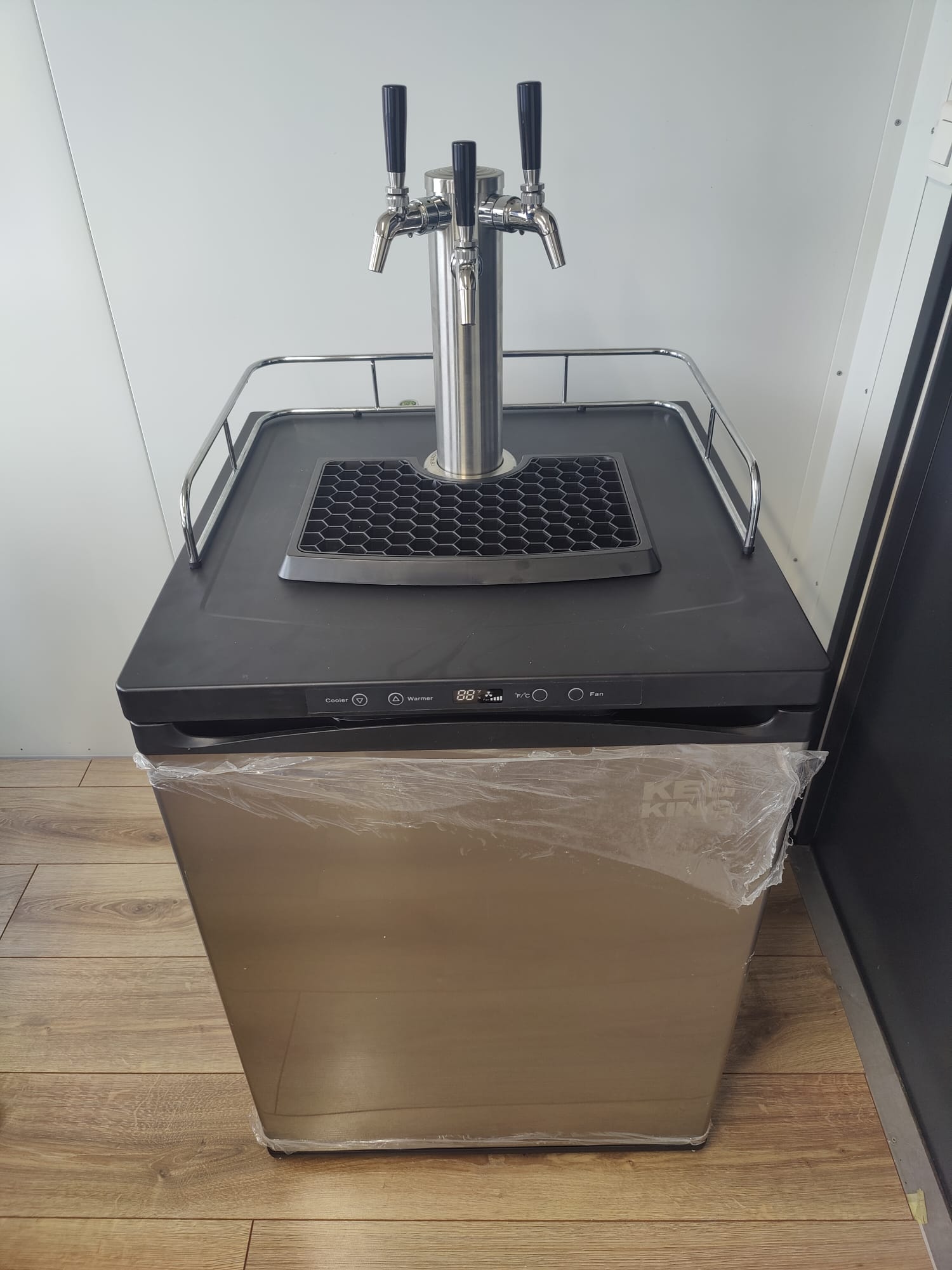 Draught beer dispenser